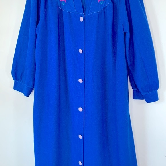Amanda Stewart Woman Vintage Embroidered Women’s Size L Blue Button Up Robe - Picture 9 of 16